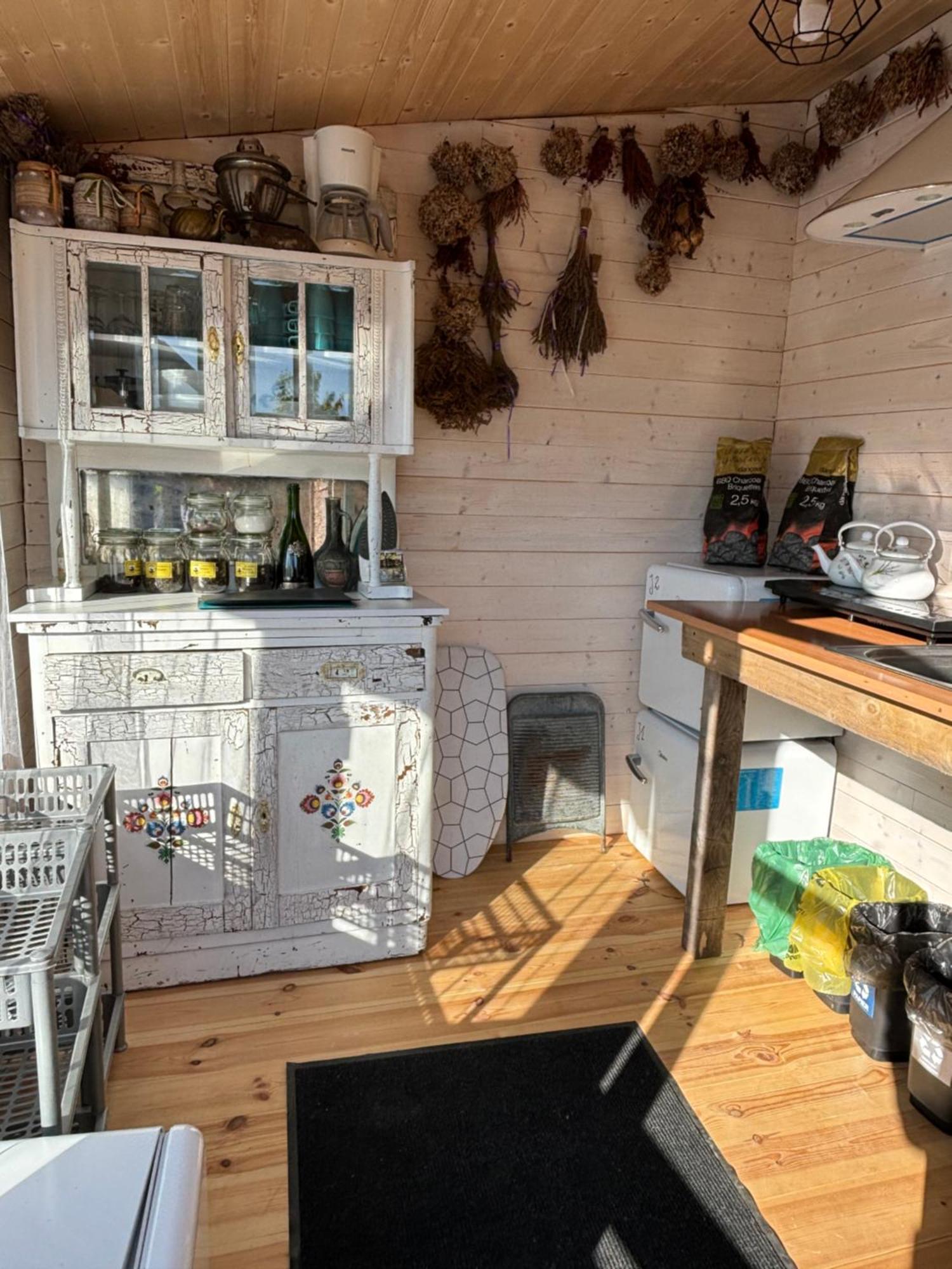 Hotel Glamping Bieszczady Z Jacuzzi I Basenem à Solina  Extérieur photo
