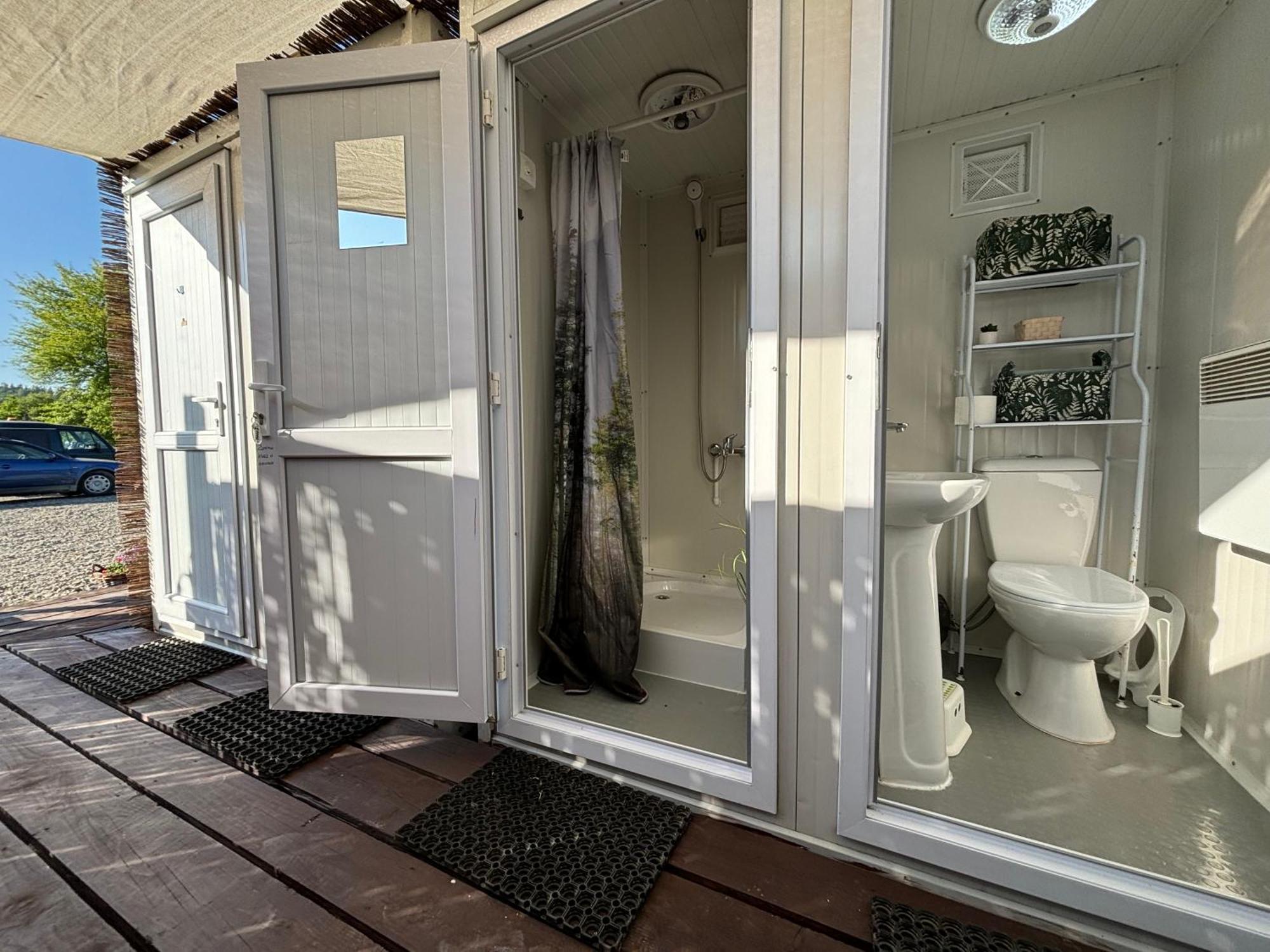 Hotel Glamping Bieszczady Z Jacuzzi I Basenem à Solina  Extérieur photo